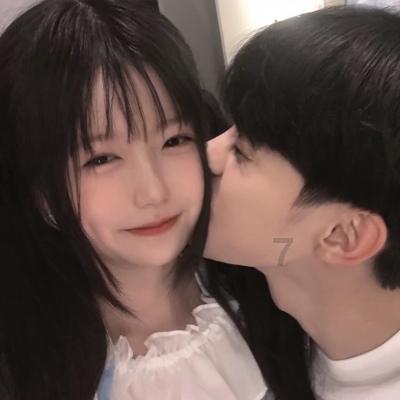 蒋勤勤近照爆出，短款羽绒服休闲有气质，状态看起来非常不错