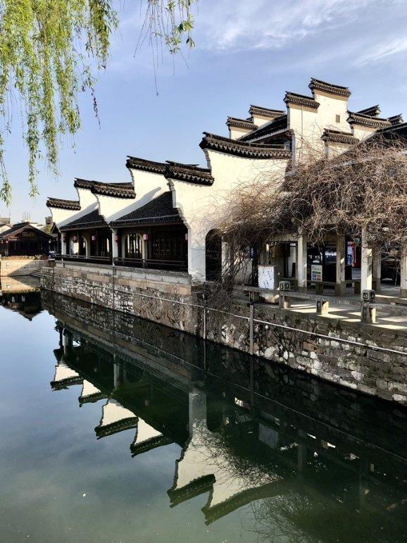 美股三大指数开盘涨跌不一，市场静待“超级风险周”